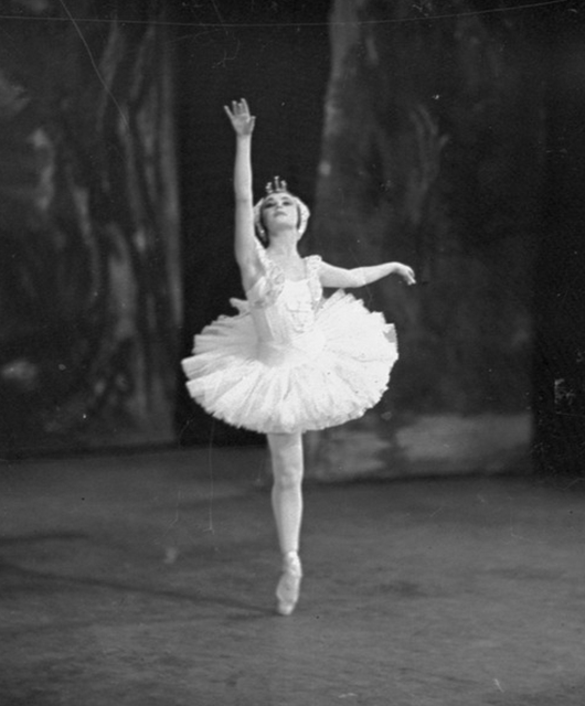 Odette from Ballet Russes' "Swan Lake" (Source: National Library of Australia/Flickr)